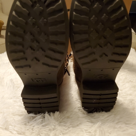 UGG Blayre 3 ,EUC, Sixes 6.5 boots - Picture 3 of 3